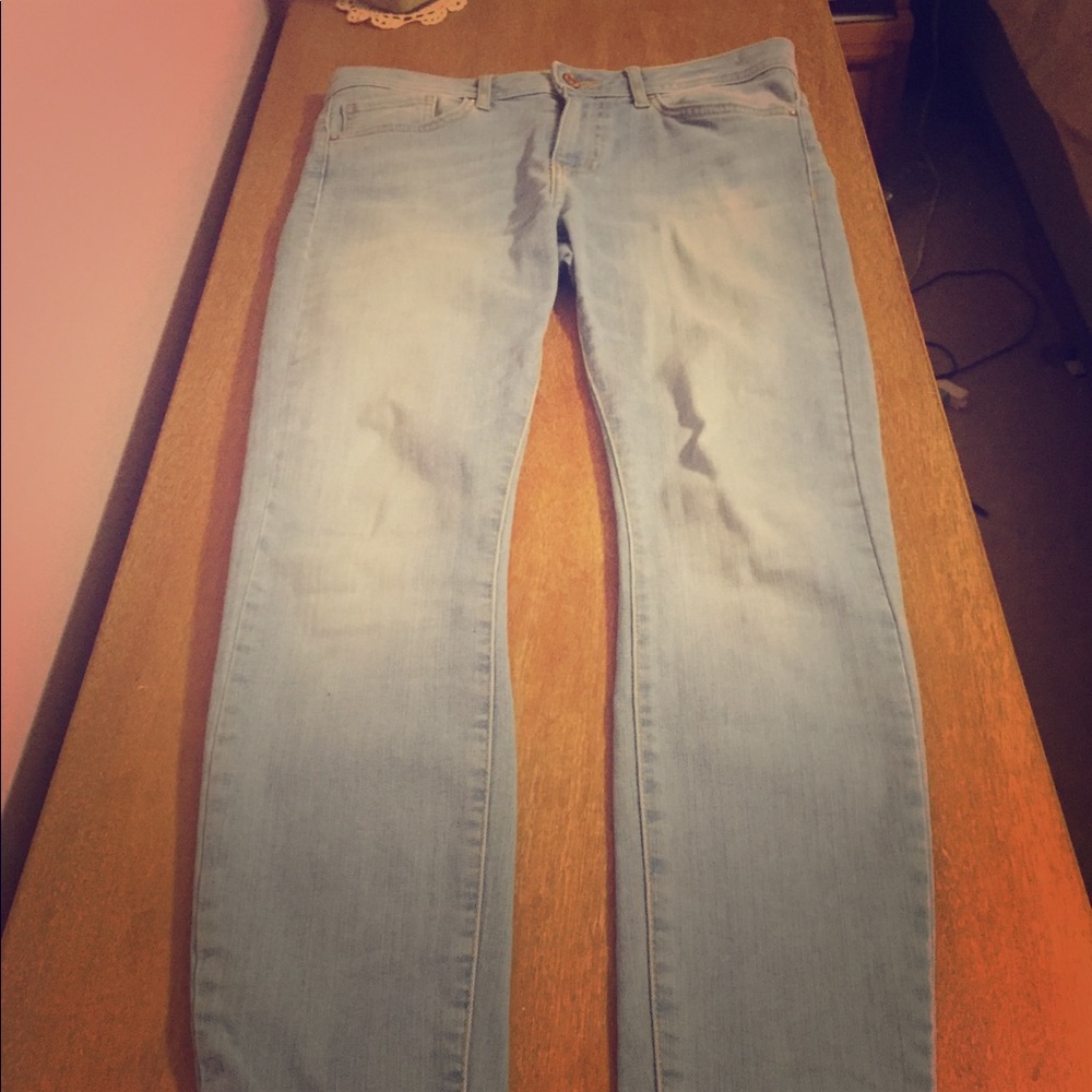 Light blue skinny push up jeans.